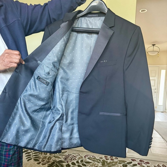 Couture 1910 Tuxedo Jacket and Pants - Picture 3 of 11